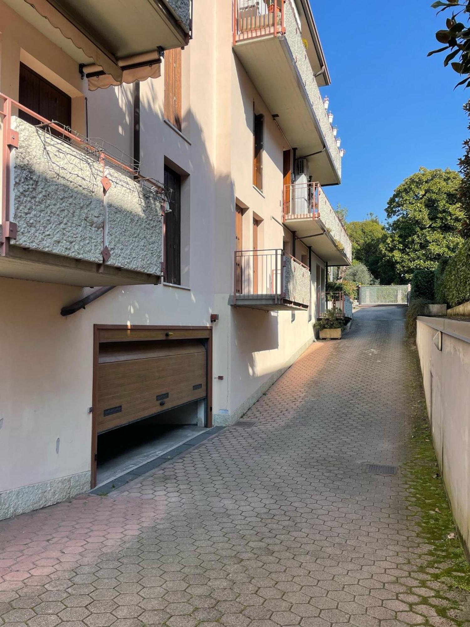 3v Ugo Whit Pool Apartment Bardolino