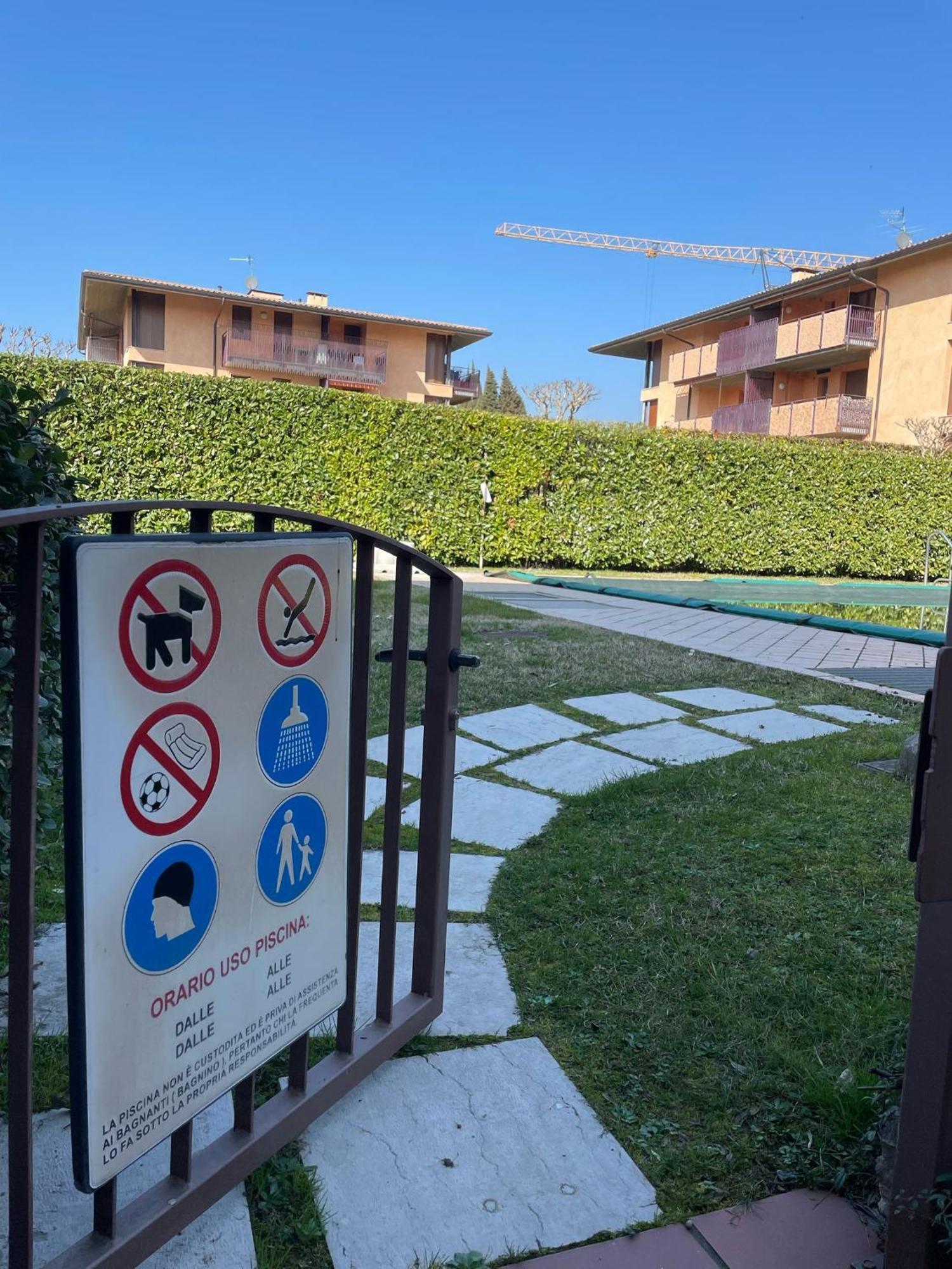 3v Ugo Whit Pool Apartment