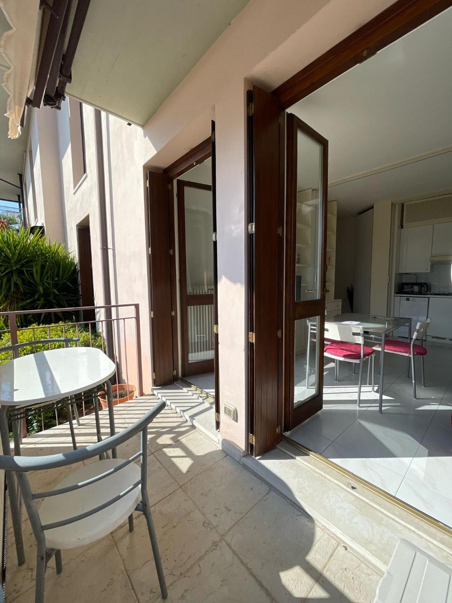 3v Ugo Whit Pool Apartment Bardolino