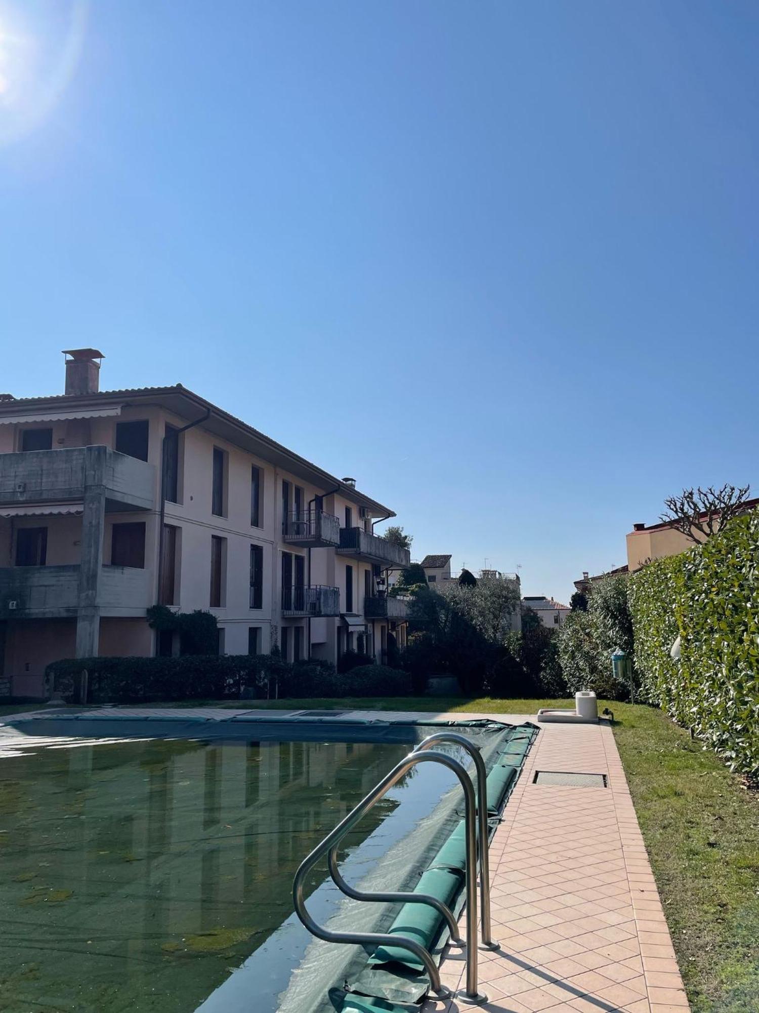 3v Ugo Whit Pool Apartment