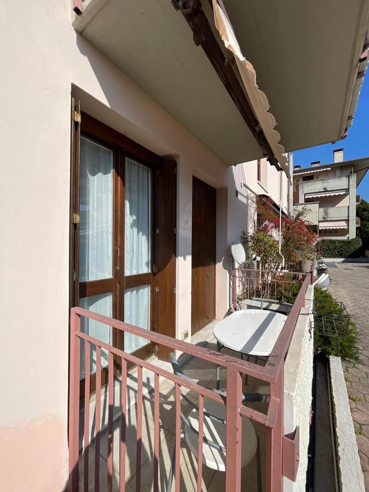 3v Ugo Whit Pool Apartment