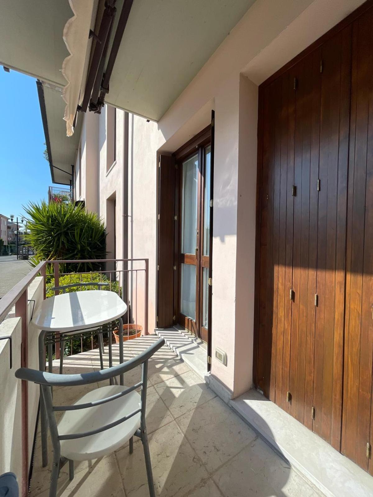 3v Ugo Whit Pool Apartment