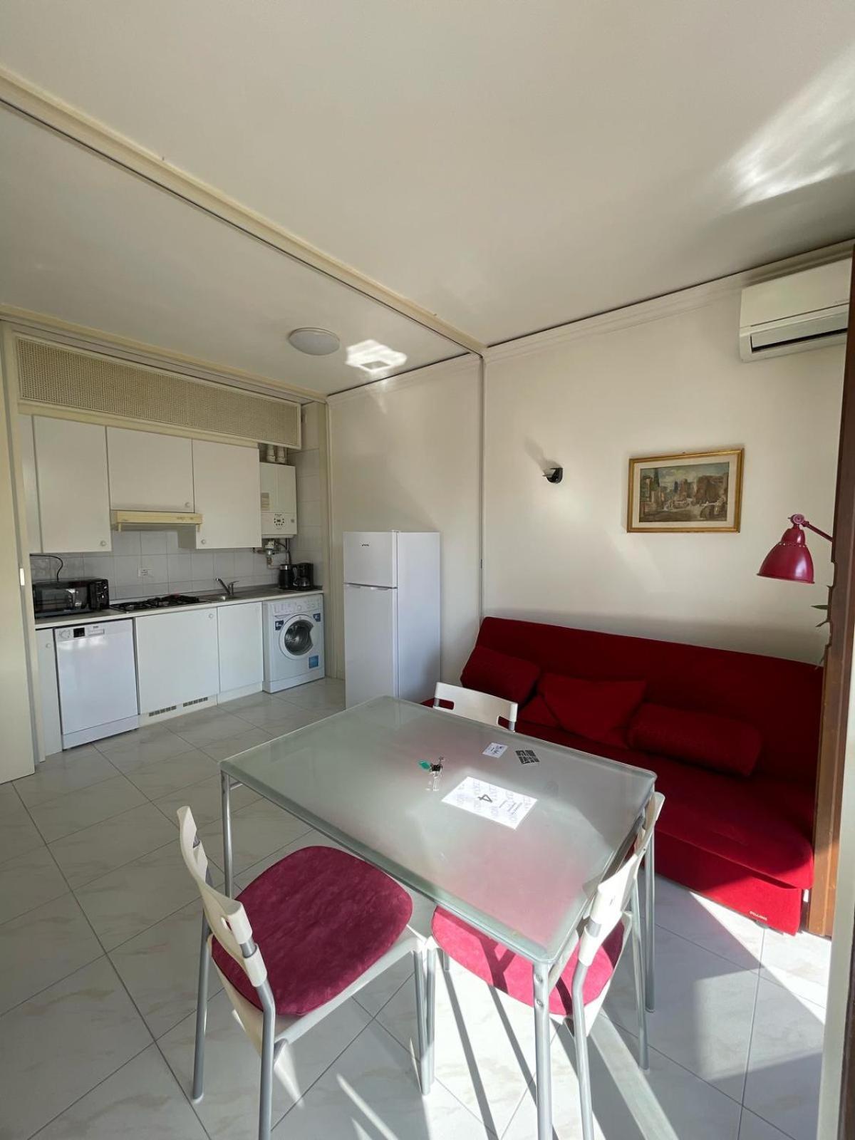3v Ugo Whit Pool Apartment