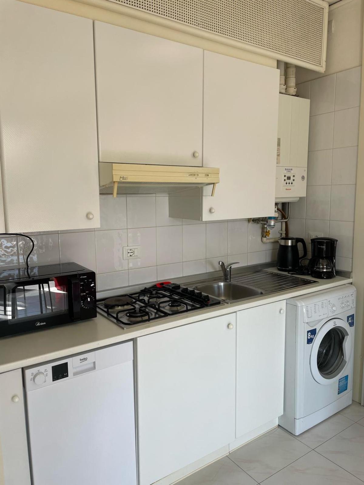 3v Ugo Whit Pool Apartment *