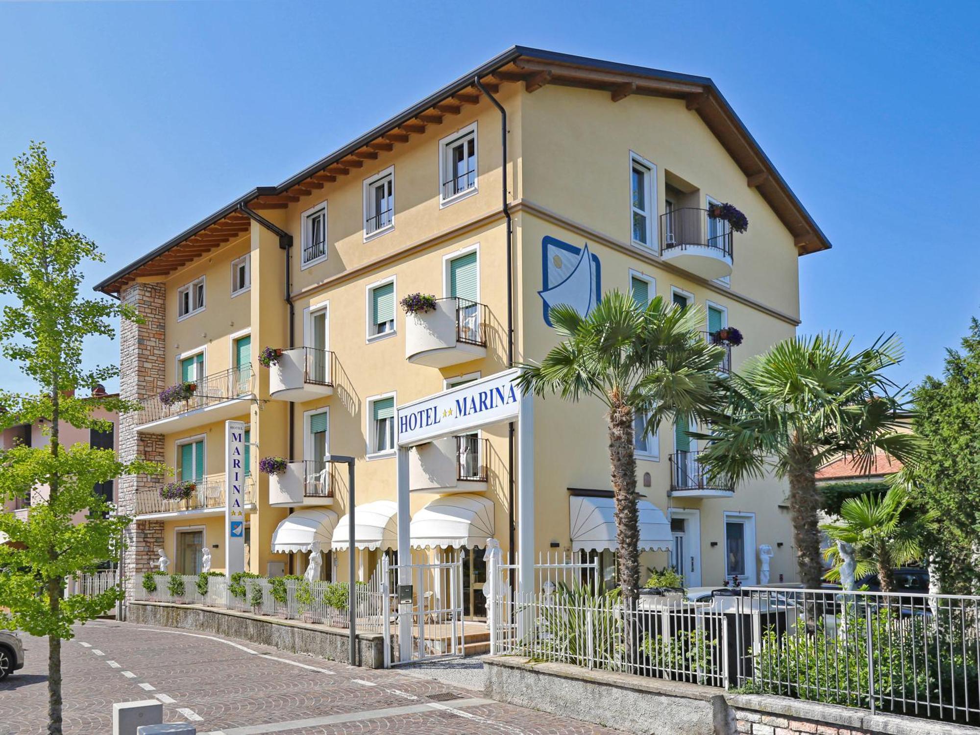 Marina Hotel 2*