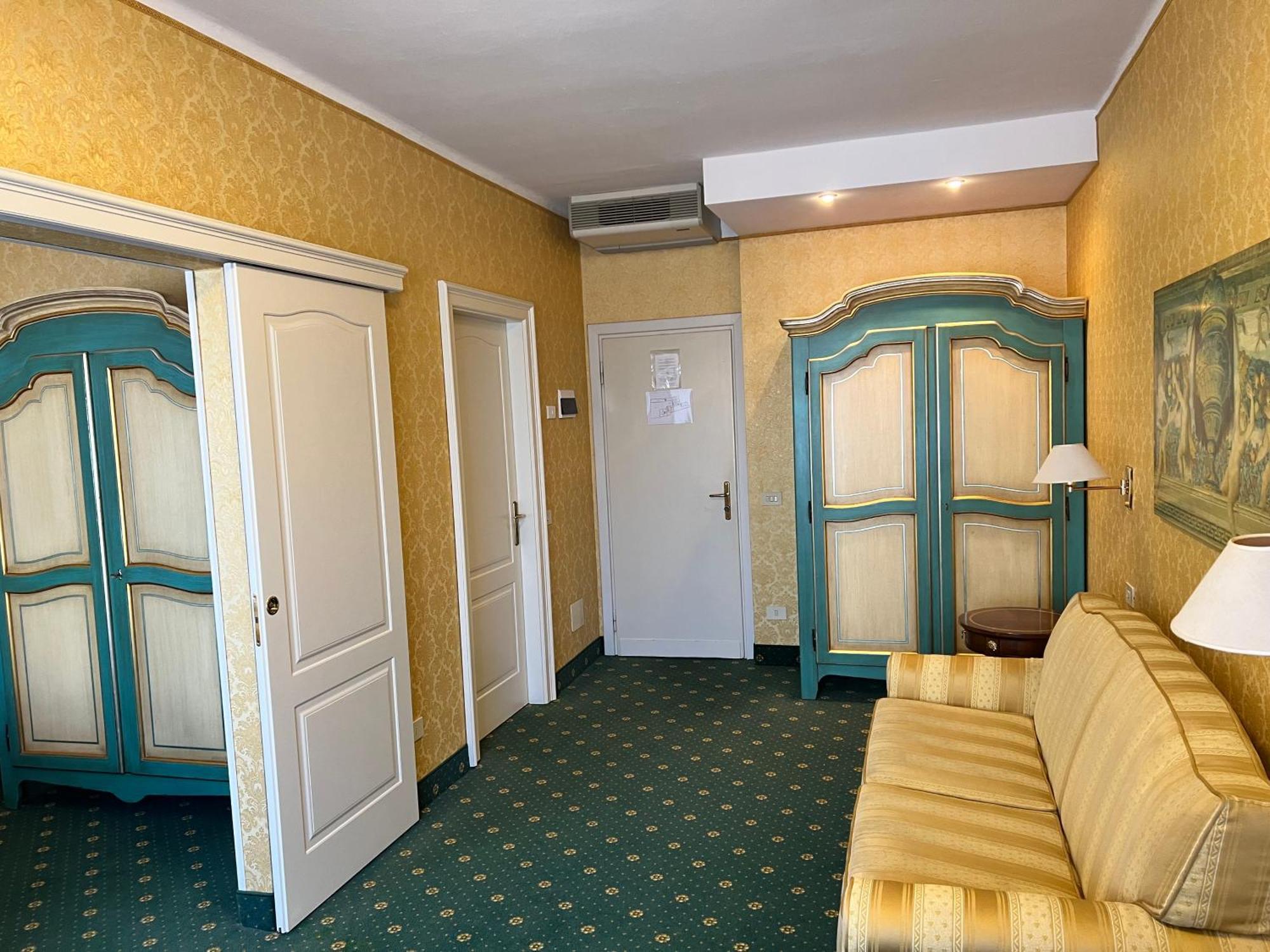 Riviera Hotel
