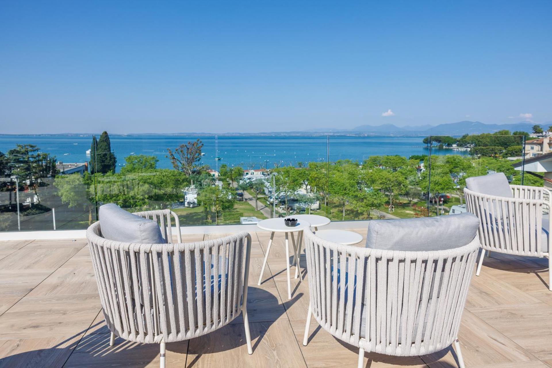 Paradiso Hotel 3*