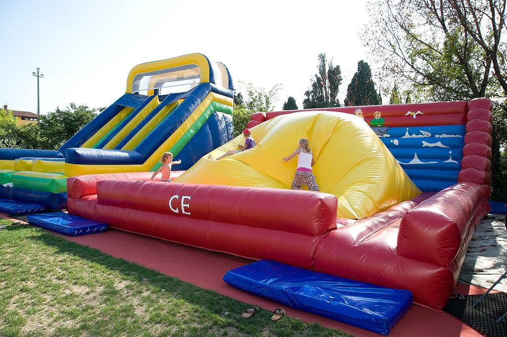 Happy Camp Mobile Homes In Cisano San Vito Campsite 4*