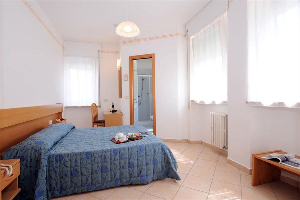 Marina Hotel 2*