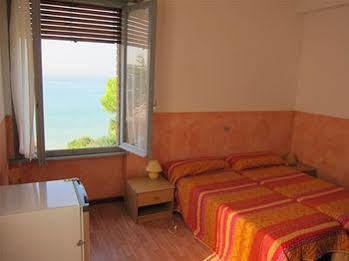 Campsite Happy Camp Mobile Homes In Cisano San Vito 4*