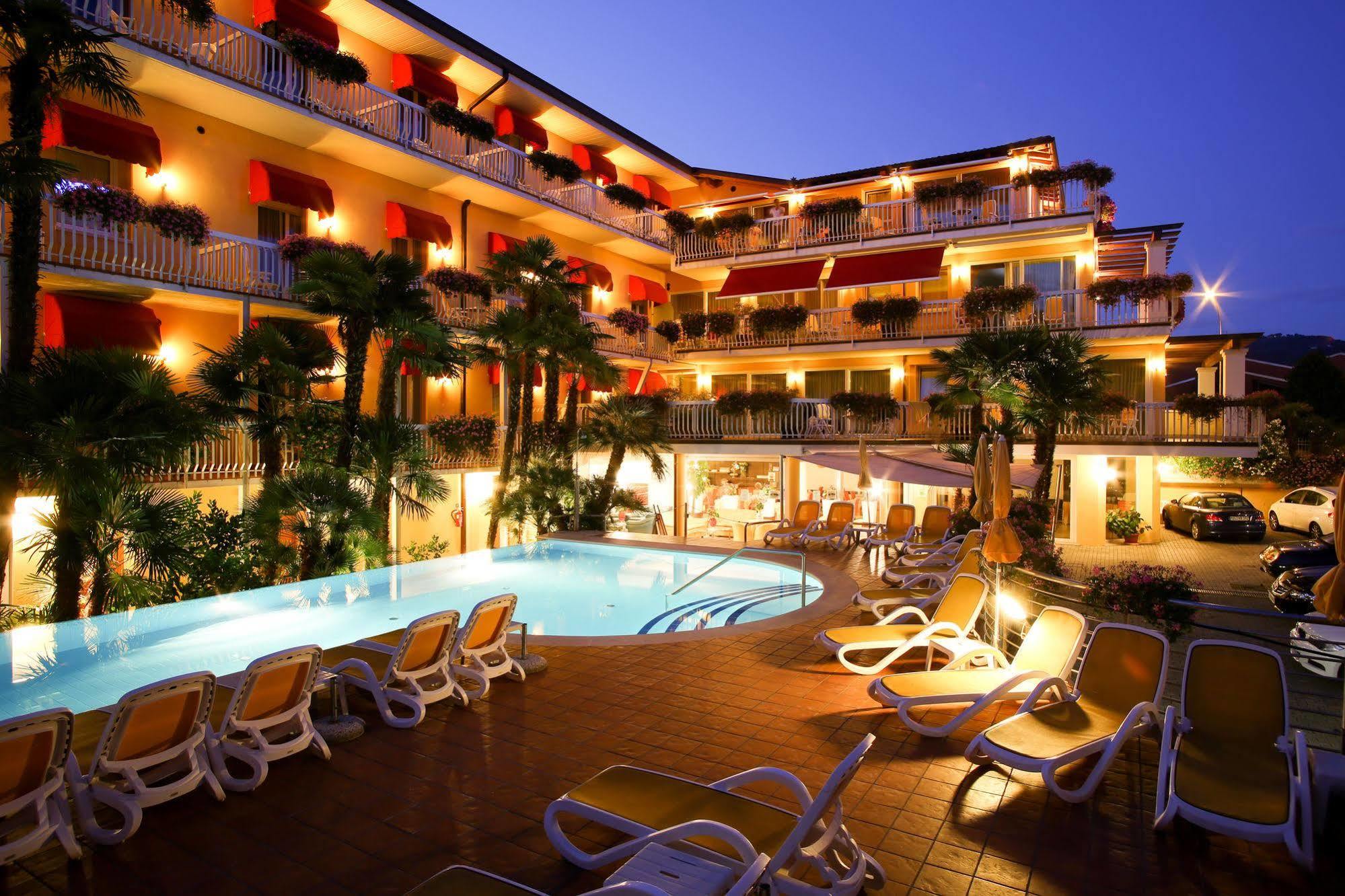 Capri Hotel 3*