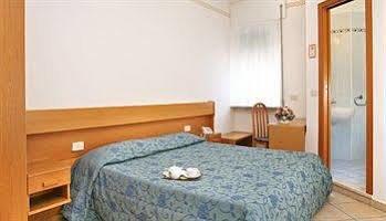 Marina Hotel 2*