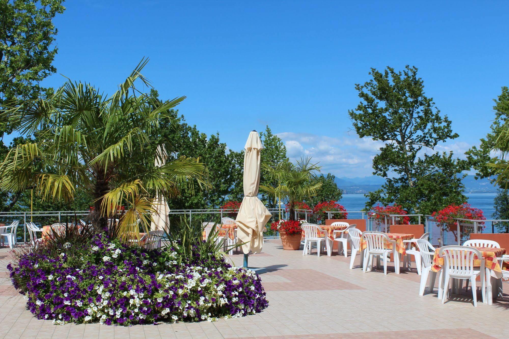 Happy Camp Mobile Homes In Cisano San Vito Campsite 4*