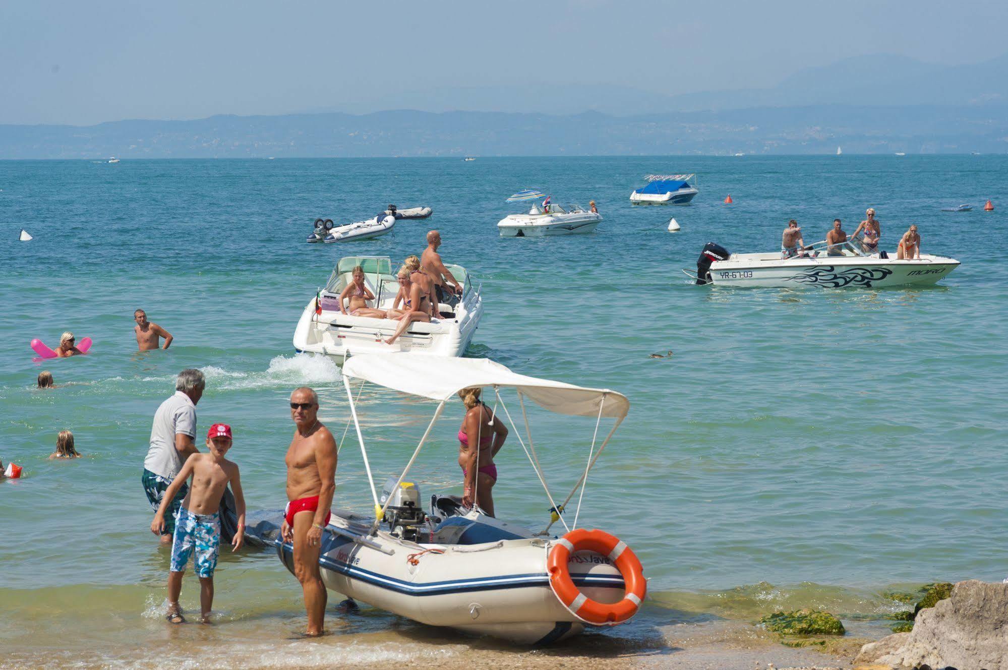 Campsite Happy Camp Mobile Homes In Cisano San Vito Bardolino