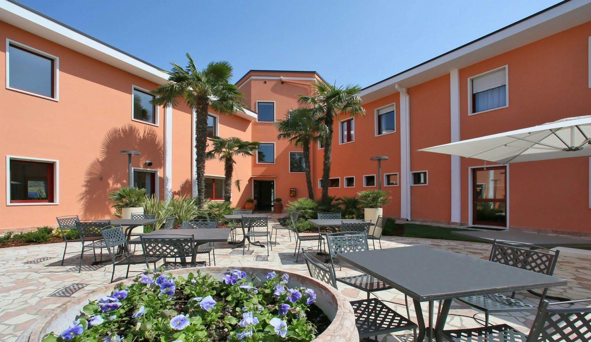 Veronello Hotel 3*
