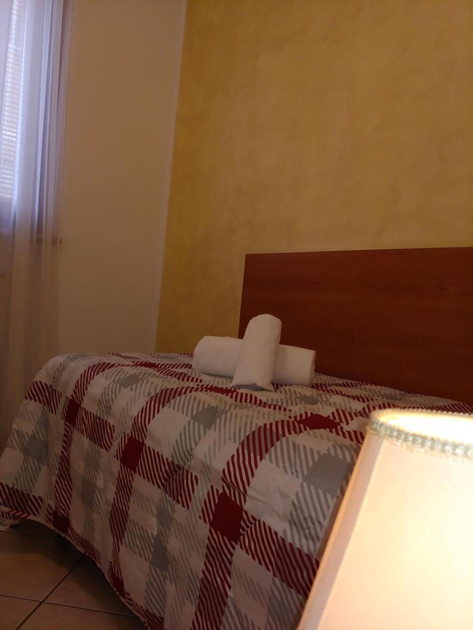 Tony In Apartament *