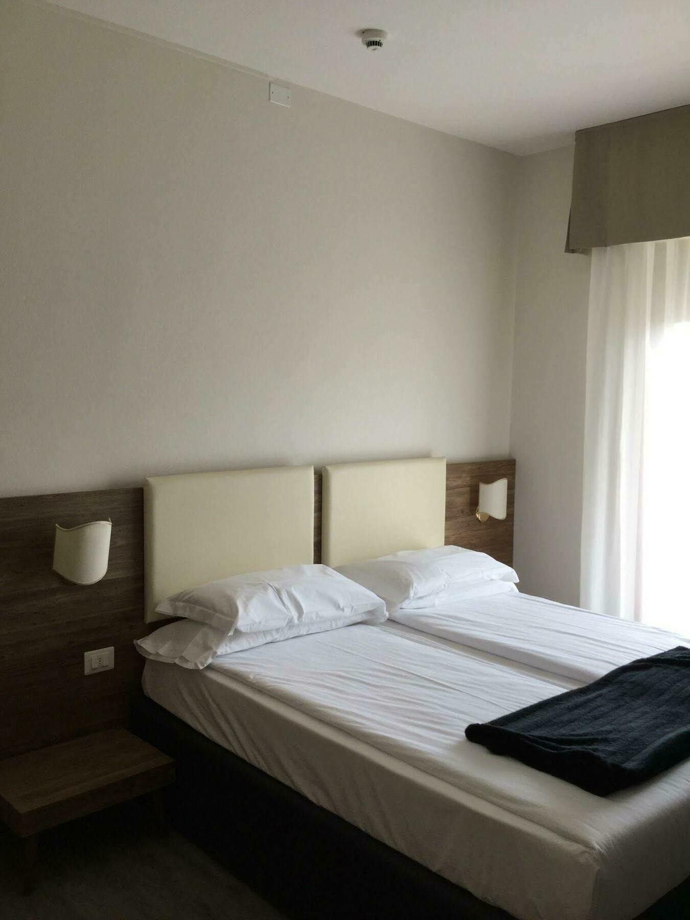 B Hotel 2*