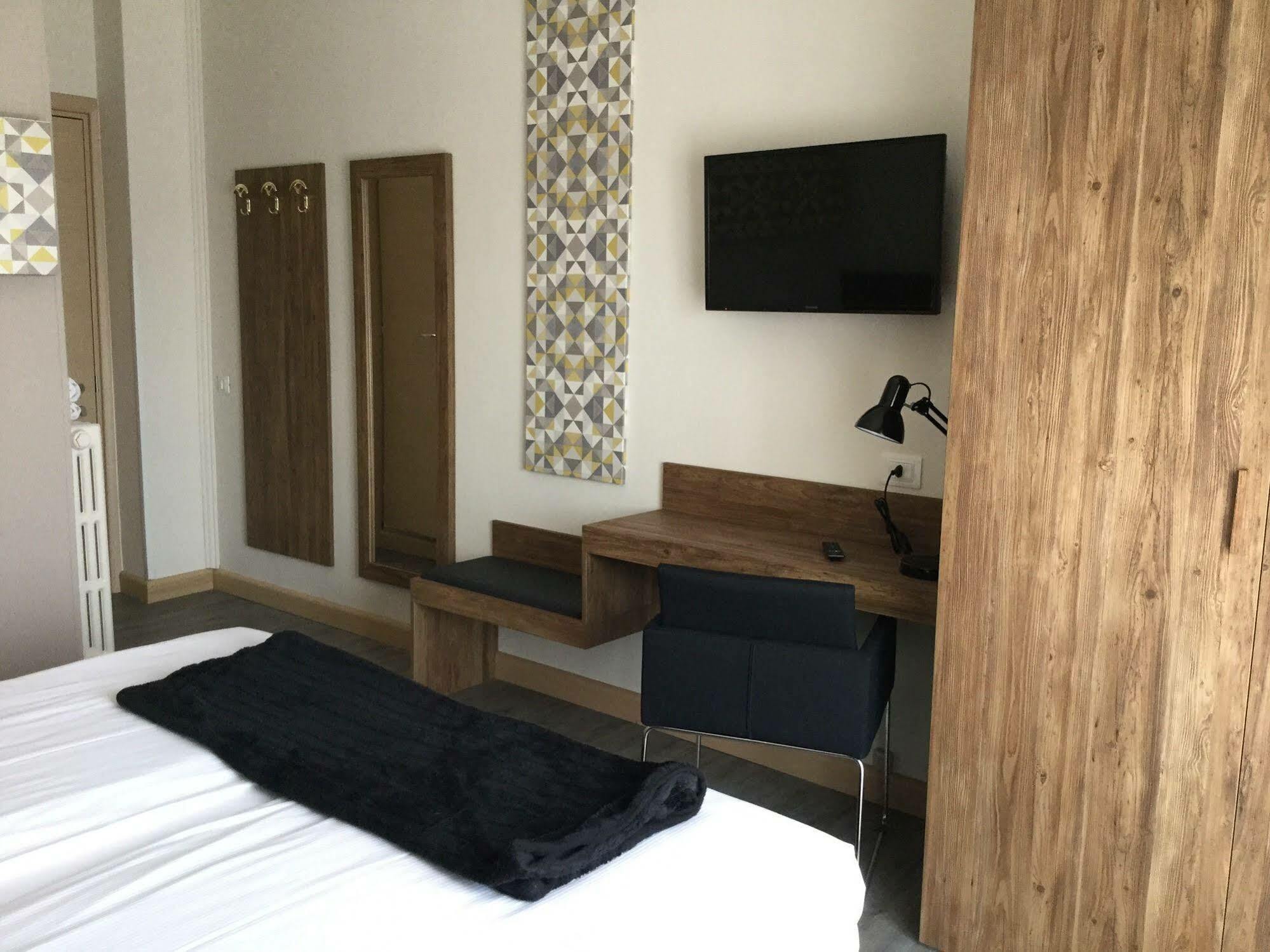 B Hotel 2*