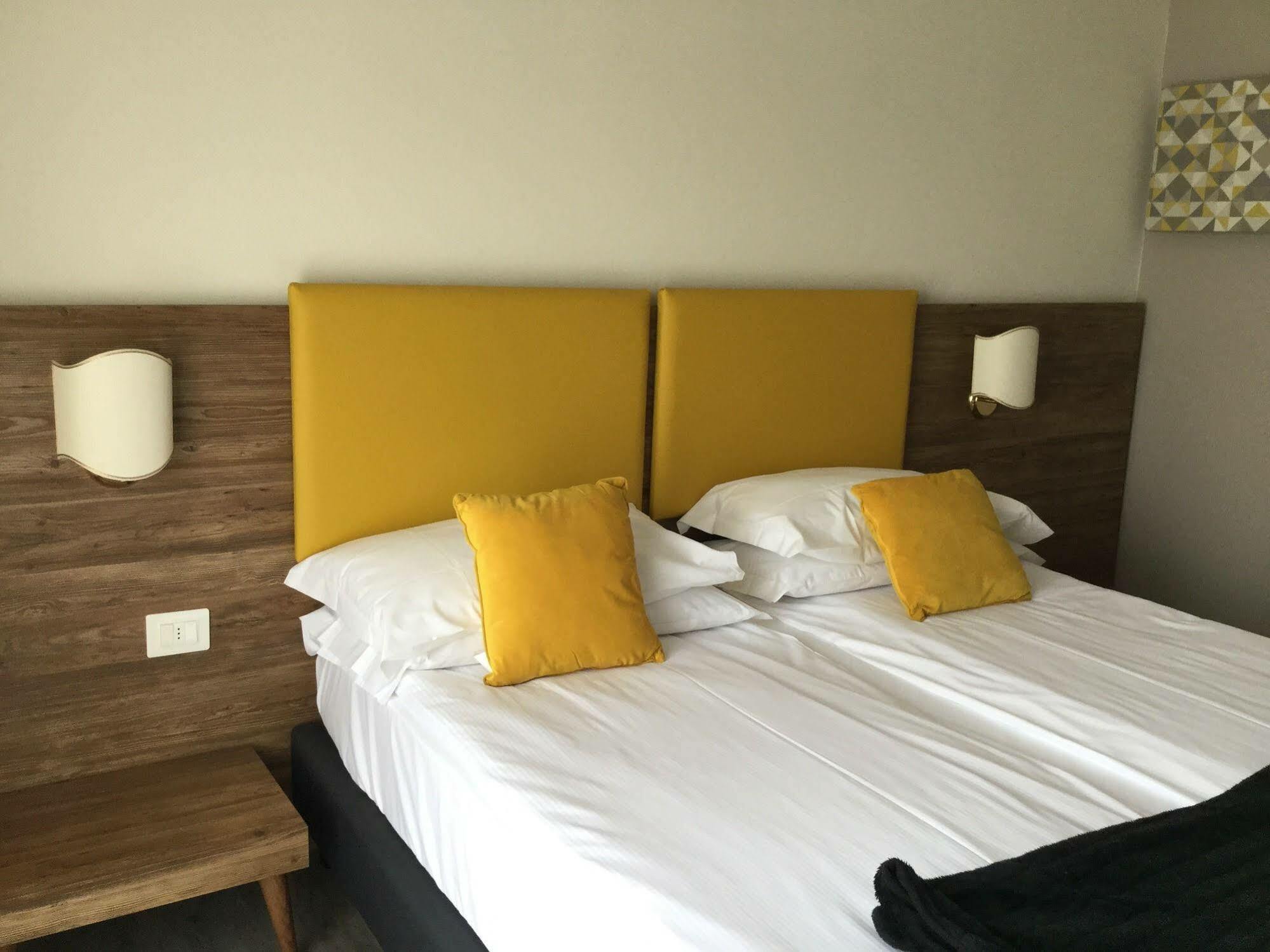 B Hotel 2*