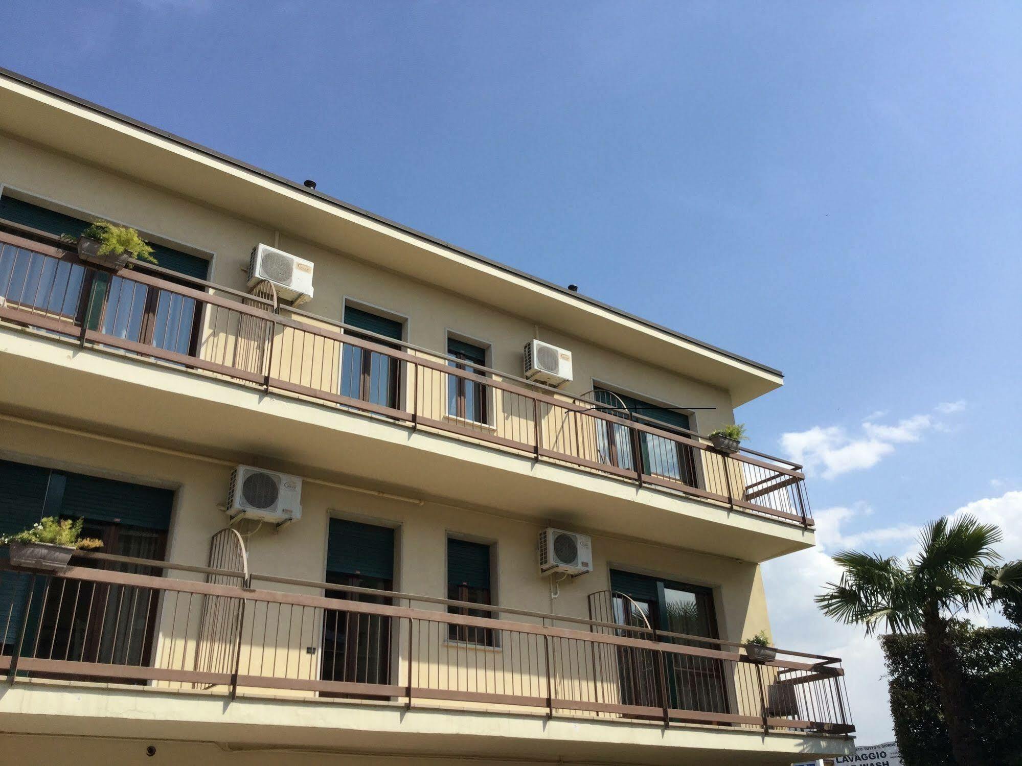 Hotel B 2*