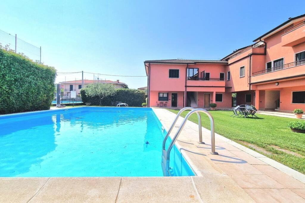 Volta Pool&beach *