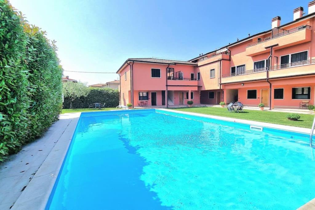 Volta Pool&beach