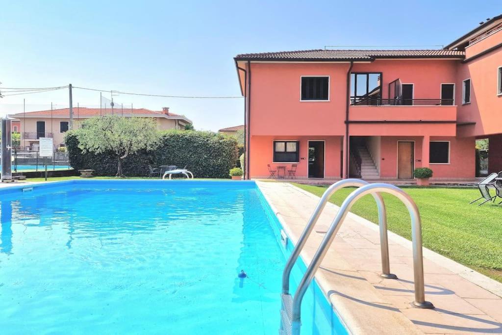 Volta Pool&beach