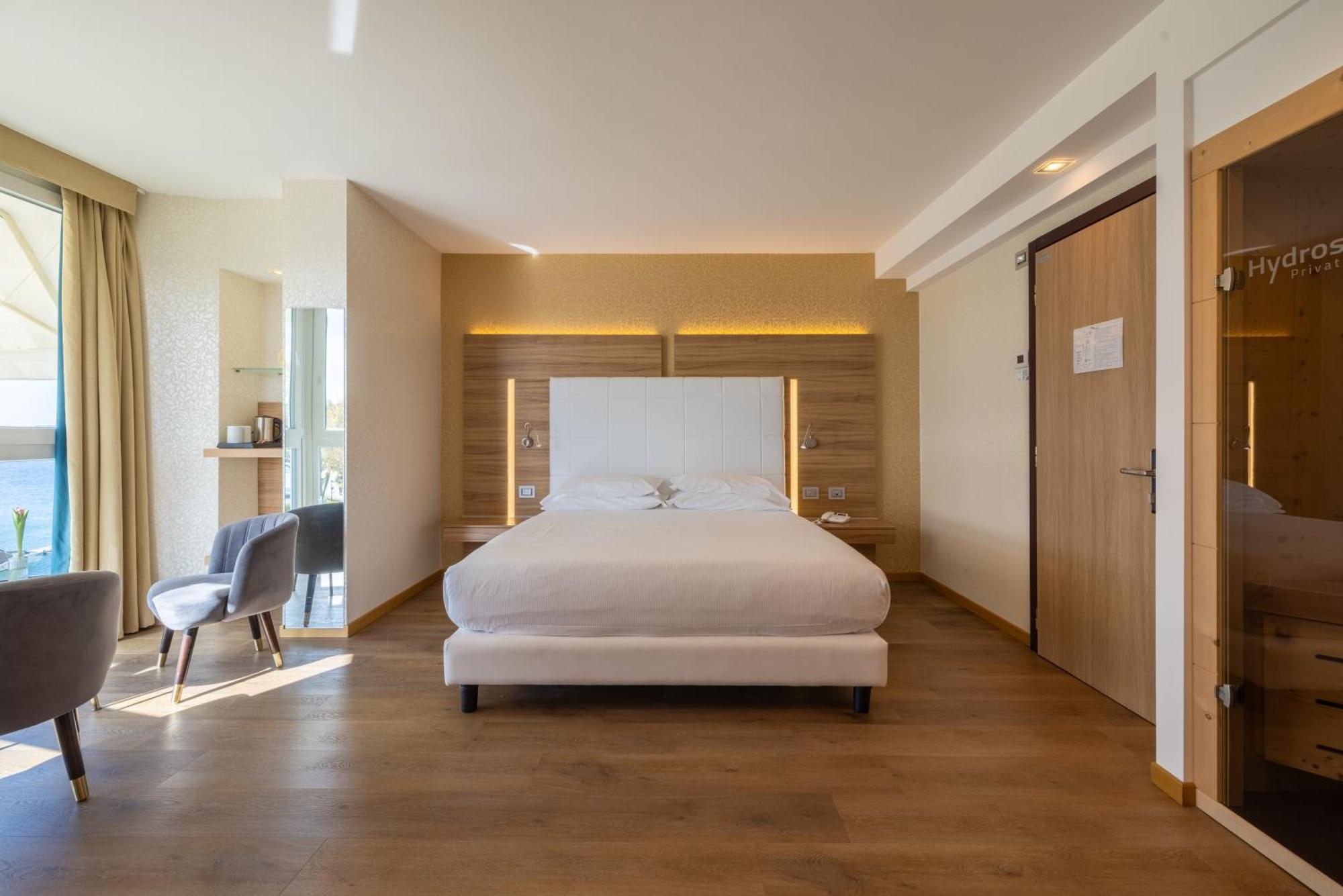 Kriss Internazionale Hotel 4*